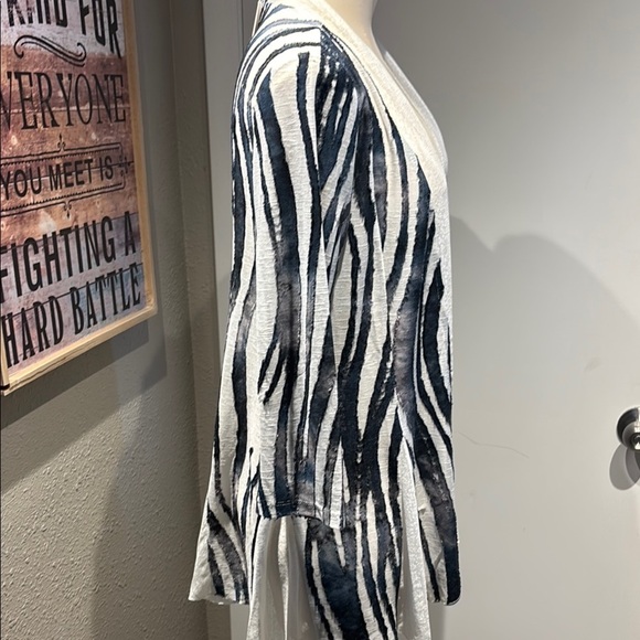 Elegant Zebra Print Blouse - Picture 7 of 12